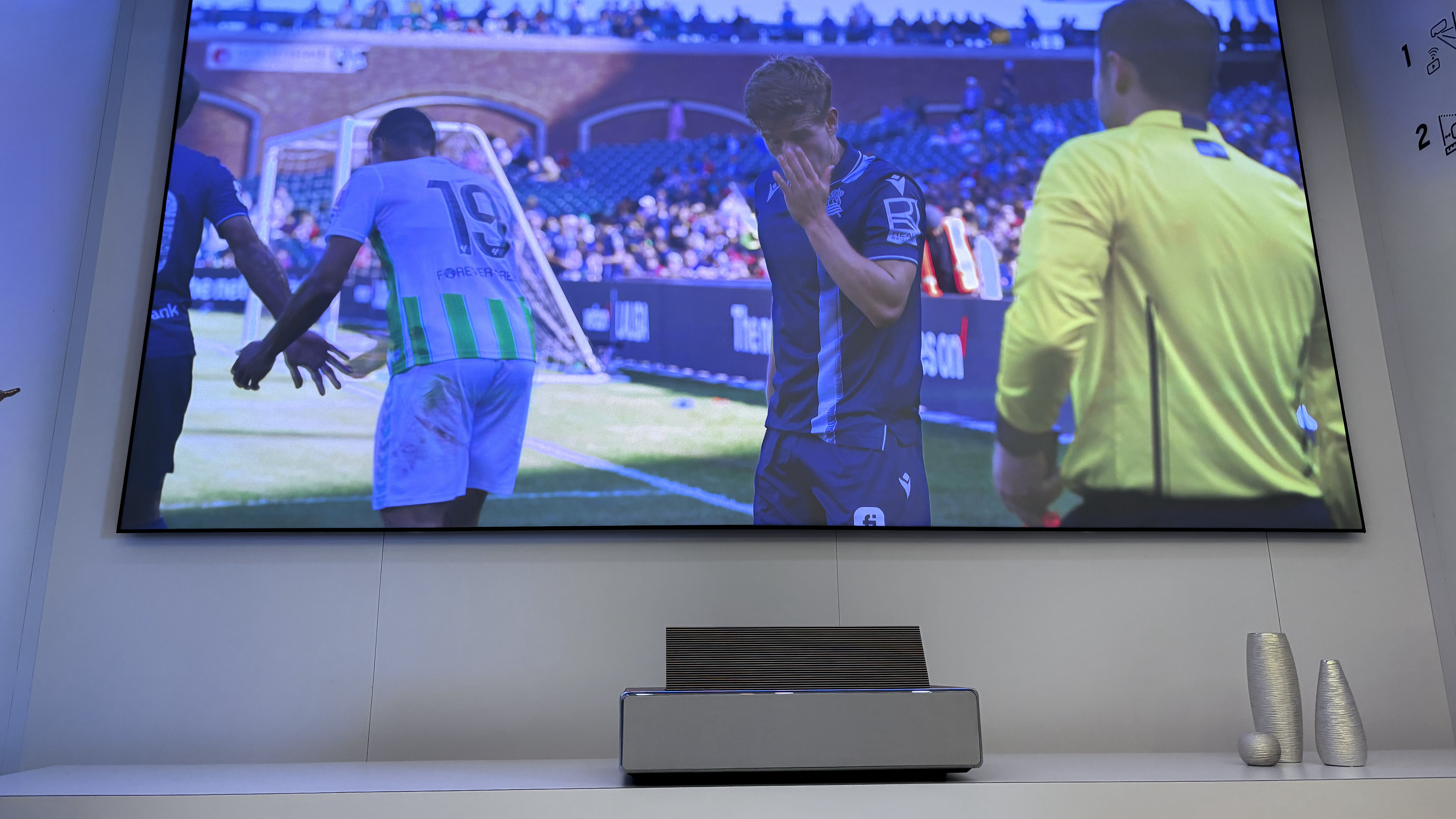 מקרן Samsung Premiere 8K ב-CES 2024.