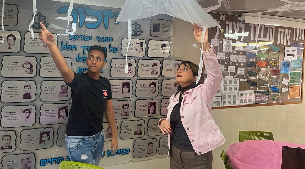 בתוך מלחמה, מחנך ישראלי זה מוצא דרכים חדשות לקדם דו-קיום יהודי-ערבי
