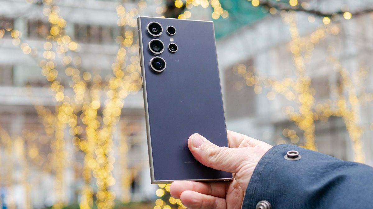 Samsung Galaxy S24 Ultra in Titanium Violet