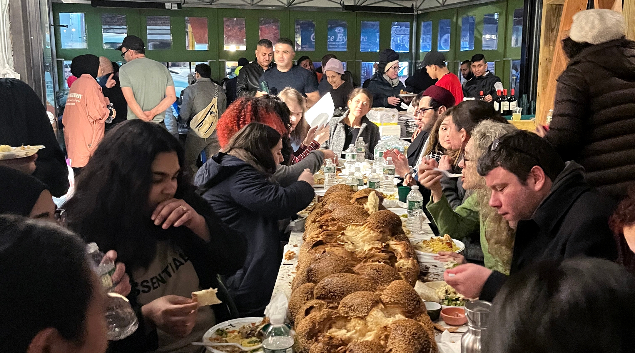 יותר מ-1,300 משתתפים בארוחת שבת חינם באייט, מסעדה פלסטינית בברוקלין