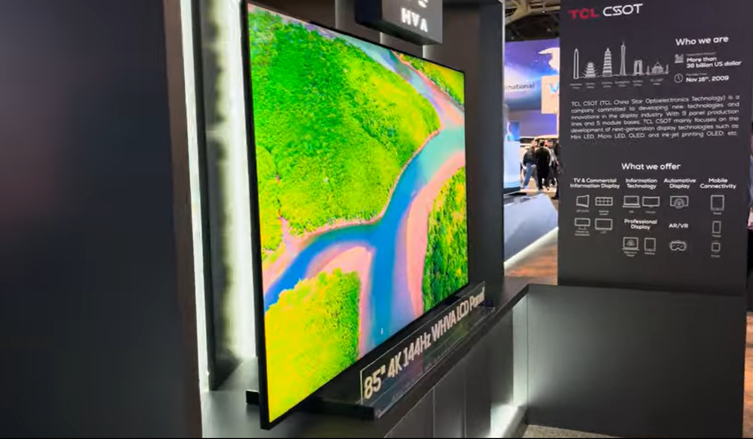טלוויזיית LCD TCL עם טכנולוגיית פאנל WHVA כפי שנראתה ב-CES 2024