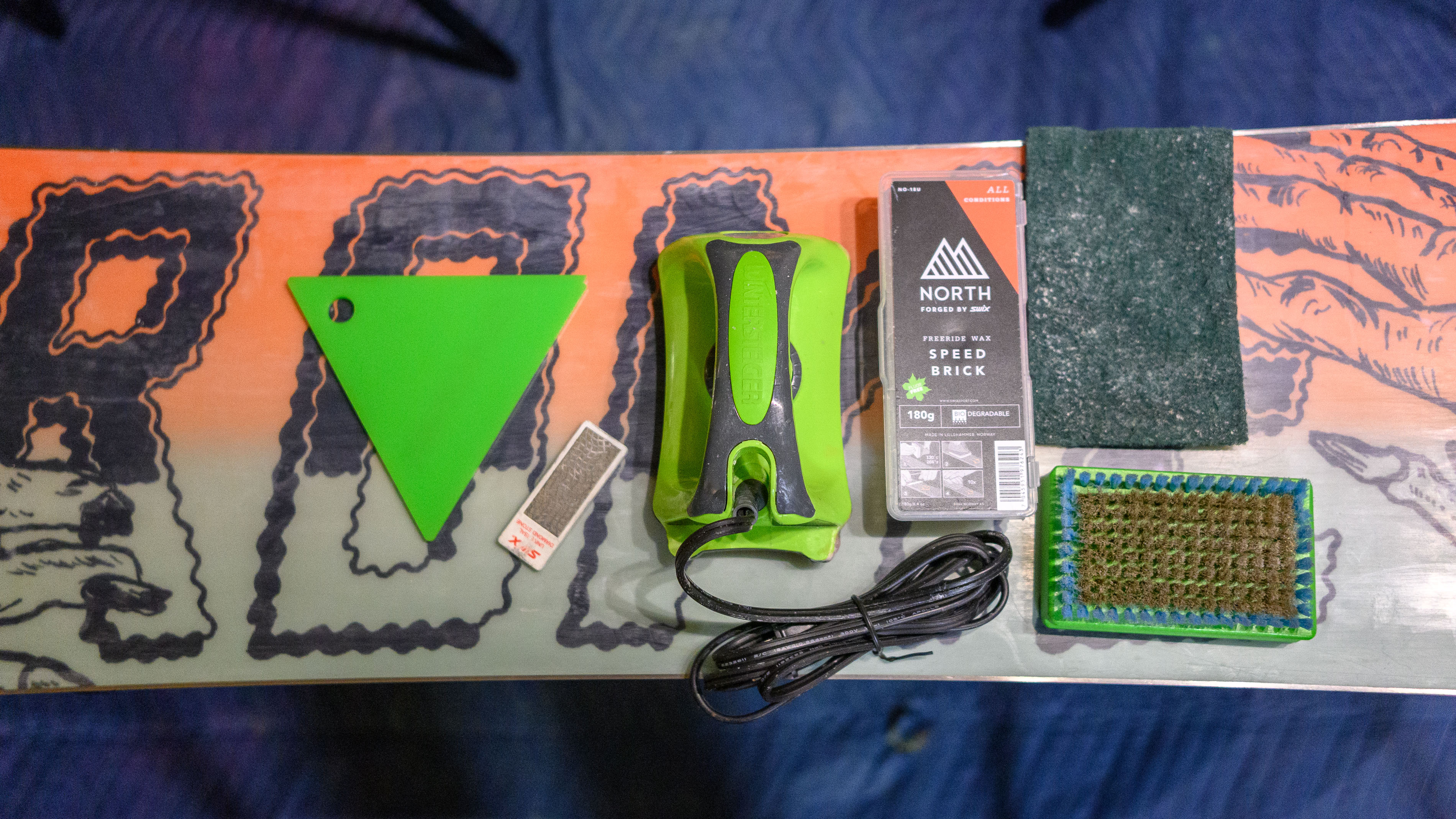 איך לעשות שעווה על סנובורד בבית.