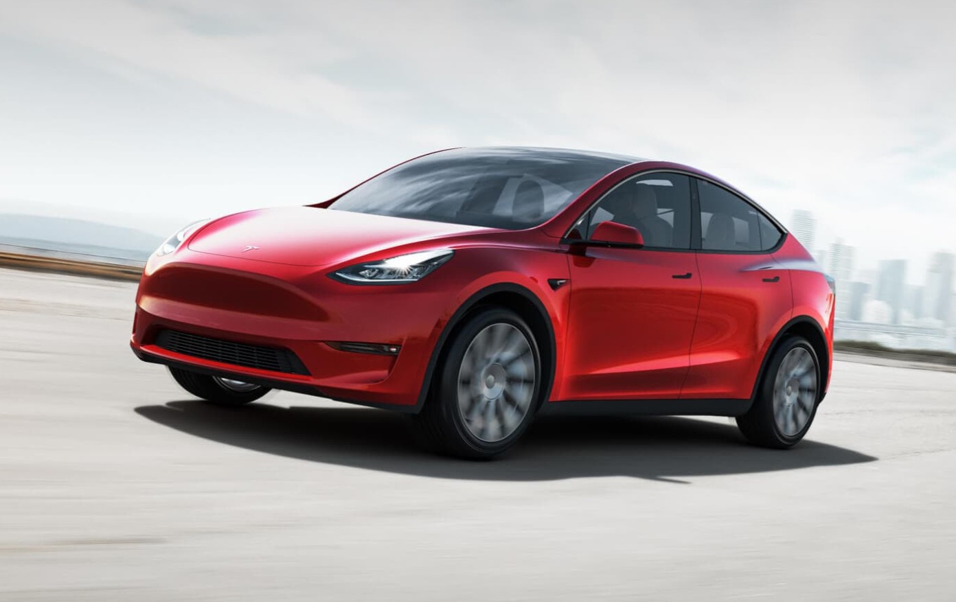 טסלה דגם y עיבוד על הכביש