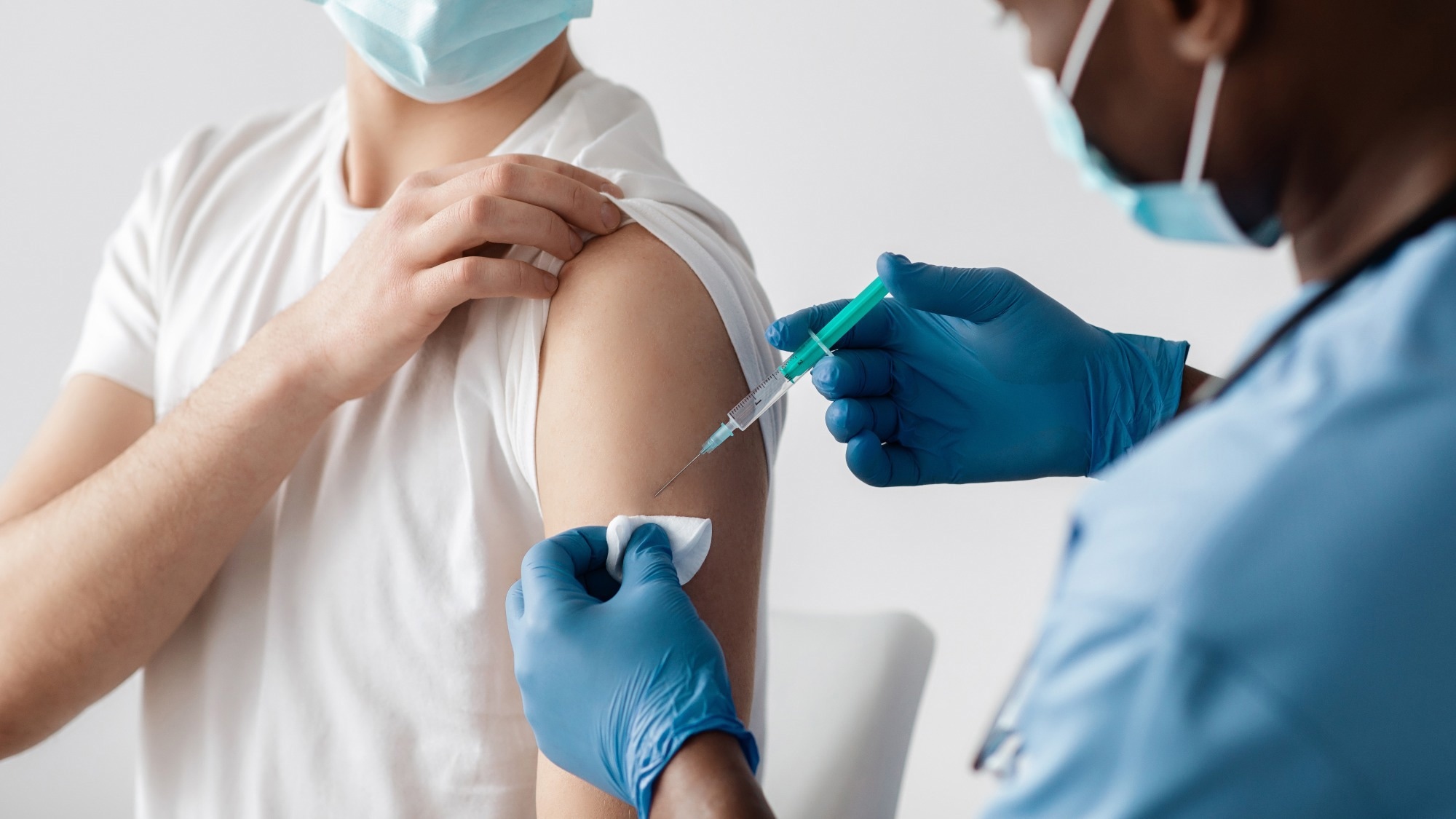 מחקר מגלה שחיסון נגד COVID-19 הפחית באופן עקבי את הסיכון לתסמיני COVID-19 ארוכים