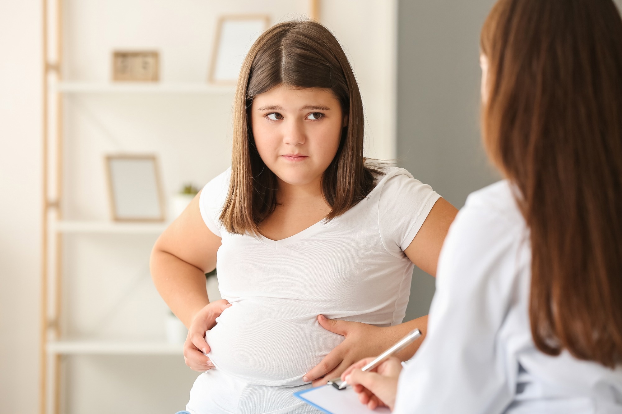 Study: Early life adversity and obesity risk in adolescence: a 9-year population-based prospective cohort study. Image Credit: Pixel-Shot / Shutterstock