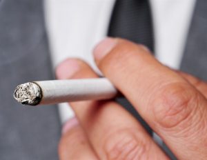 סיגריות אלקטרוניות יעילות יותר להפסקת עישון מאשר טיפול קונבנציונלי להחלפת ניקוטין
