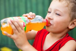 Study: Early exposure to sugar sweetened beverages or fruit juice differentially influences adult adiposity. Image Credit: Dundanim / Shutterstock