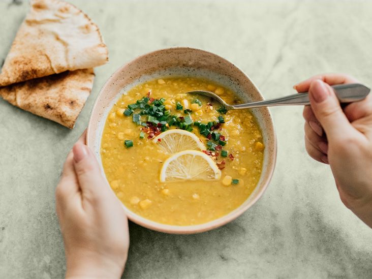 בחירה בחלבון מהחי לעומת חלבון מהצומח עשויה להשפיע על איכות השינה בצורה שונה