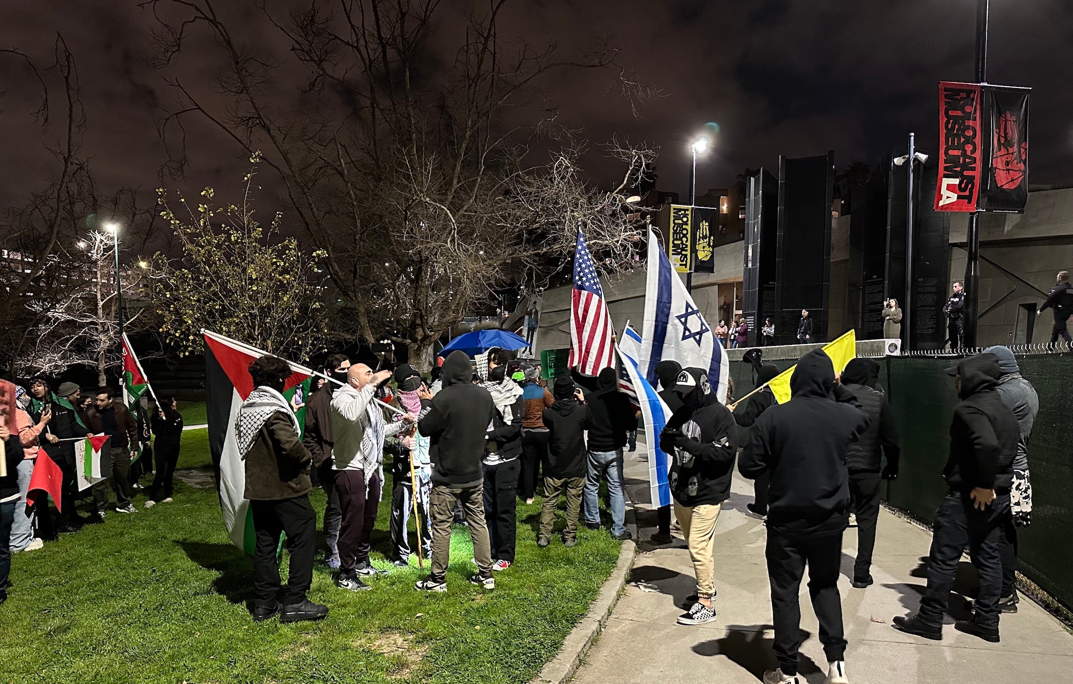 דובר ישראלי שאירוע ברקלי בוטל על רקע אלימות מושך מחאה בנאום מוזיאון השואה של לוס אנג'לס