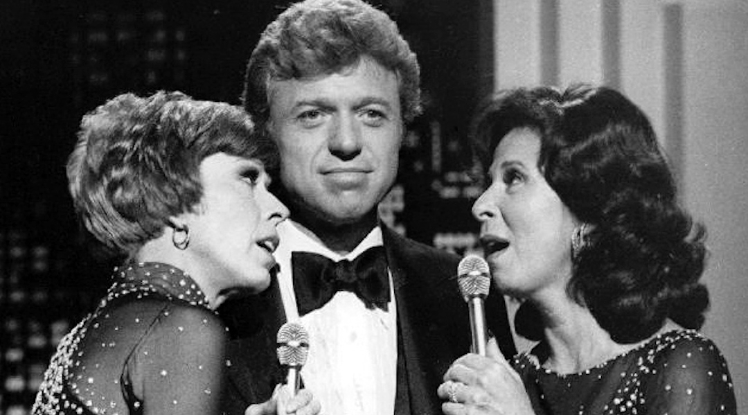 הזמר סטיב לורנס, בנו של חזן וחצי מ"סטיב ואיידי", מת בגיל 88