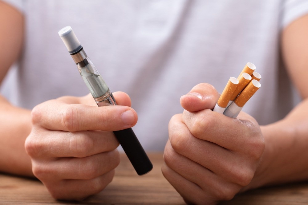 Study: Cigarette smoking and e-cigarette use induce shared DNA methylation changes linked to carcinogenesis. Image Credit: Andrey_Popov/Shutterstock.com