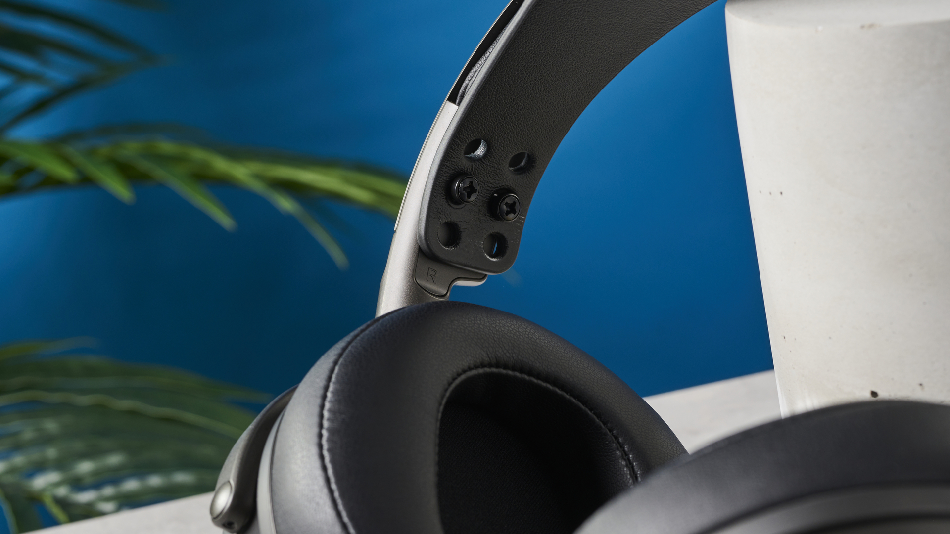 תצלום של כיסויי האוזניים של Audeze Maxwell