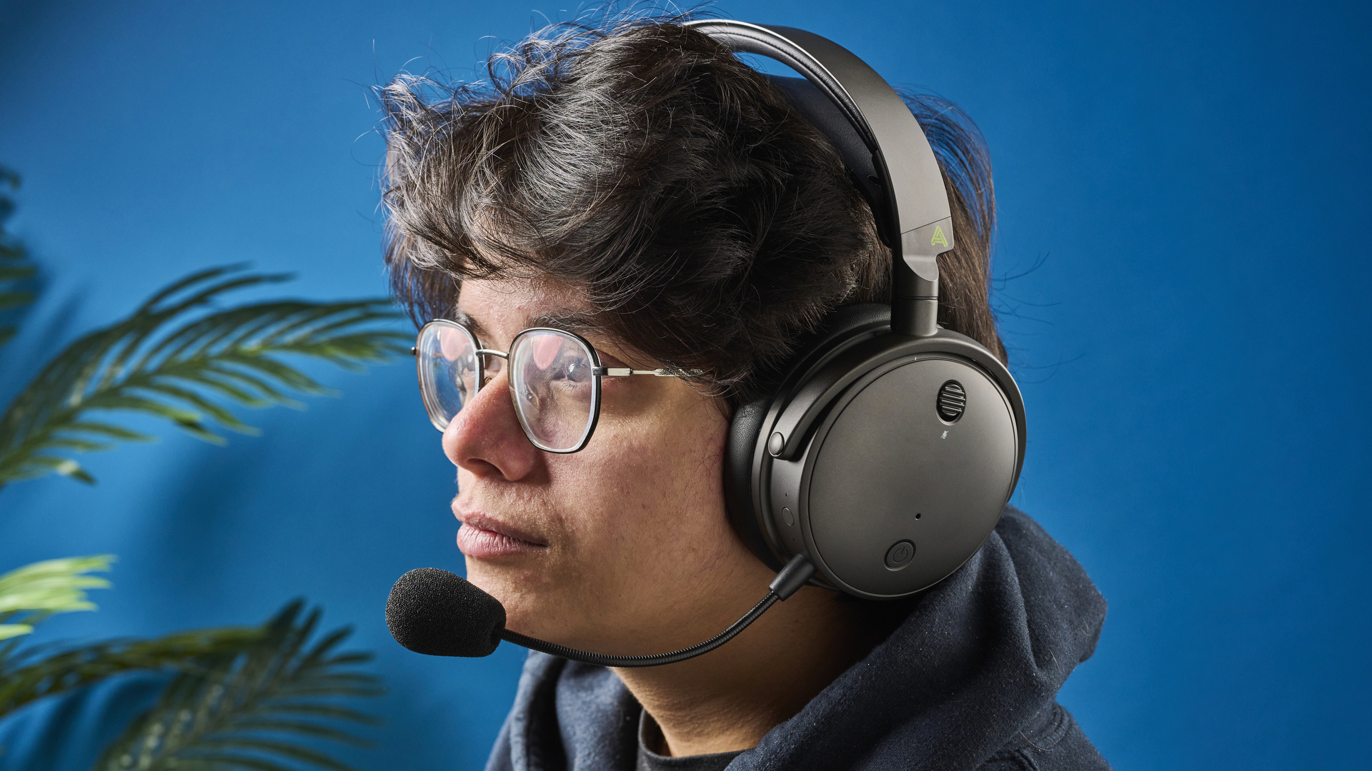 תצלום של אודז מקסוול לובשת