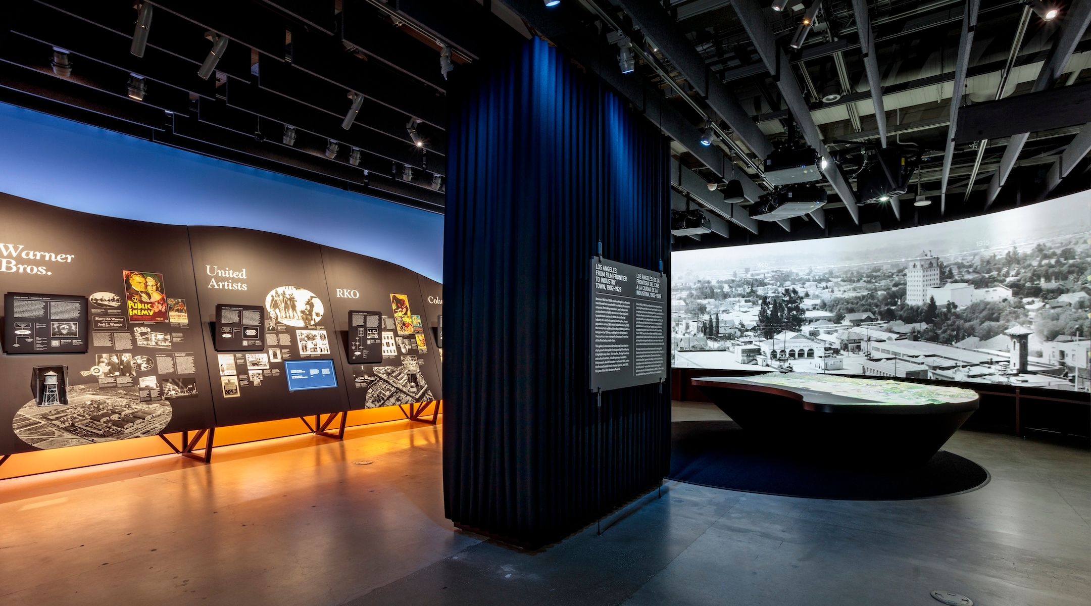 מוזיאון האקדמיה של לוס אנג’לס הוציא בתחילה את המוצא היהודי של הוליווד. תערוכה...