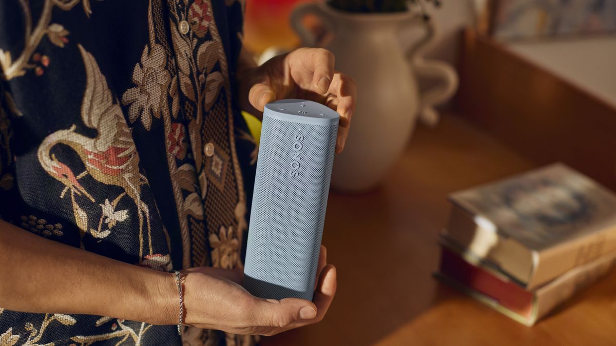 Sonos Roam 2 lifestyle image