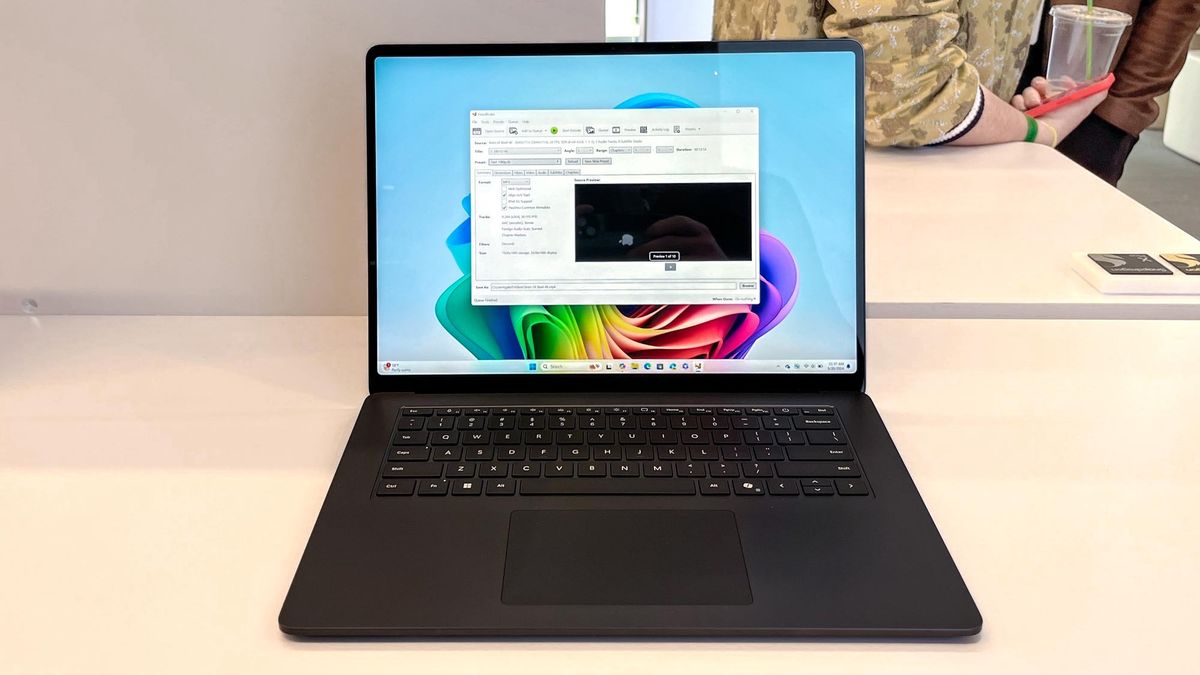סקירה מעשית של Surface Laptop 7: יותר ממה שנראה לעין מאת Alex Wawro שפורסמה ב-22 במאי 24 עדיין לא דורג שבבי Snapdragon החדשים של קוואלקום יכולים להניע את Surface Laptop 7 של מיקרוסופט לגבהים חדשים