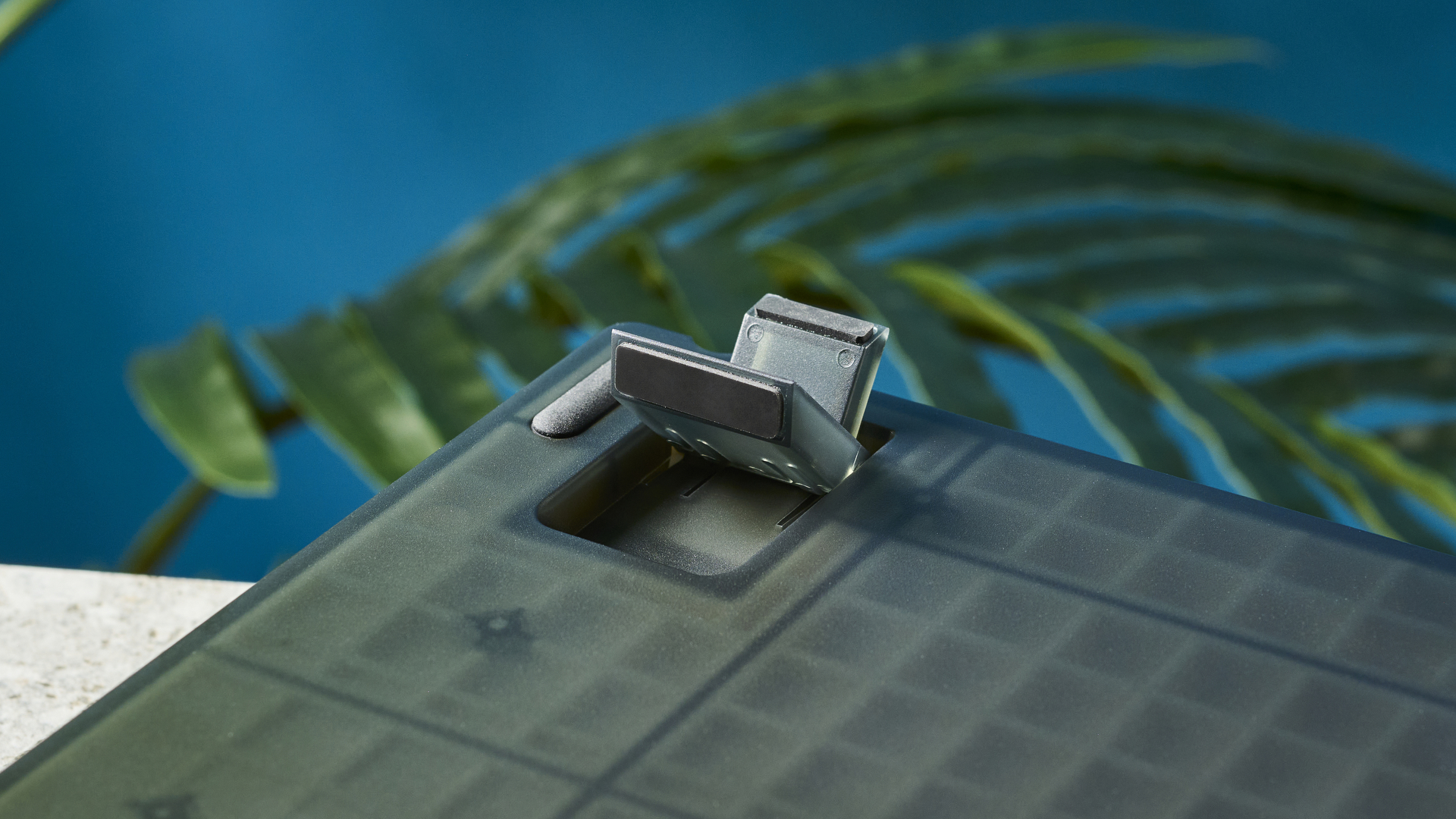 מקלדת מכנית חוטית Keychron V1, בצבע שחור חלבי (שקוף).