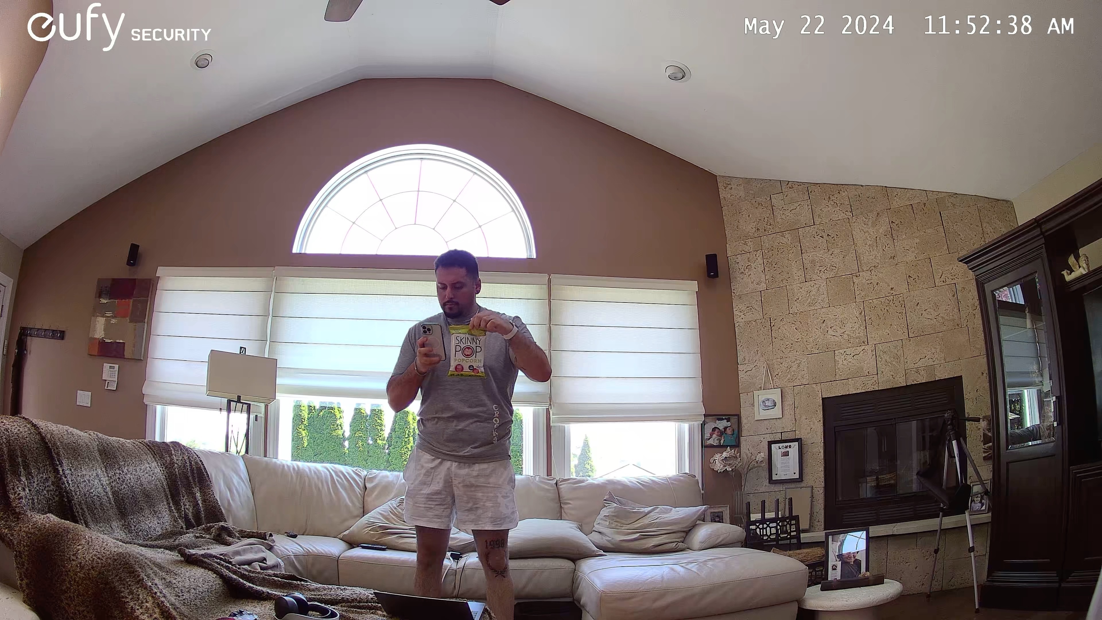 Eufy S350 לוכדת אדם מחזיק פופקורן