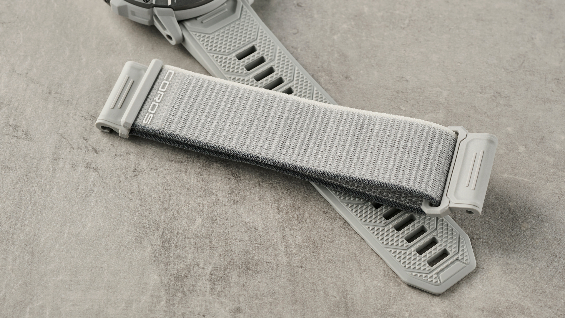 שעון חכם Coros Vertix 2S בצבעי הירח