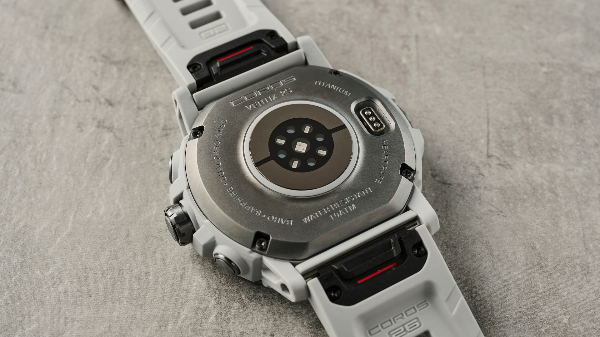 שעון חכם Coros Vertix 2S בצבעי הירח