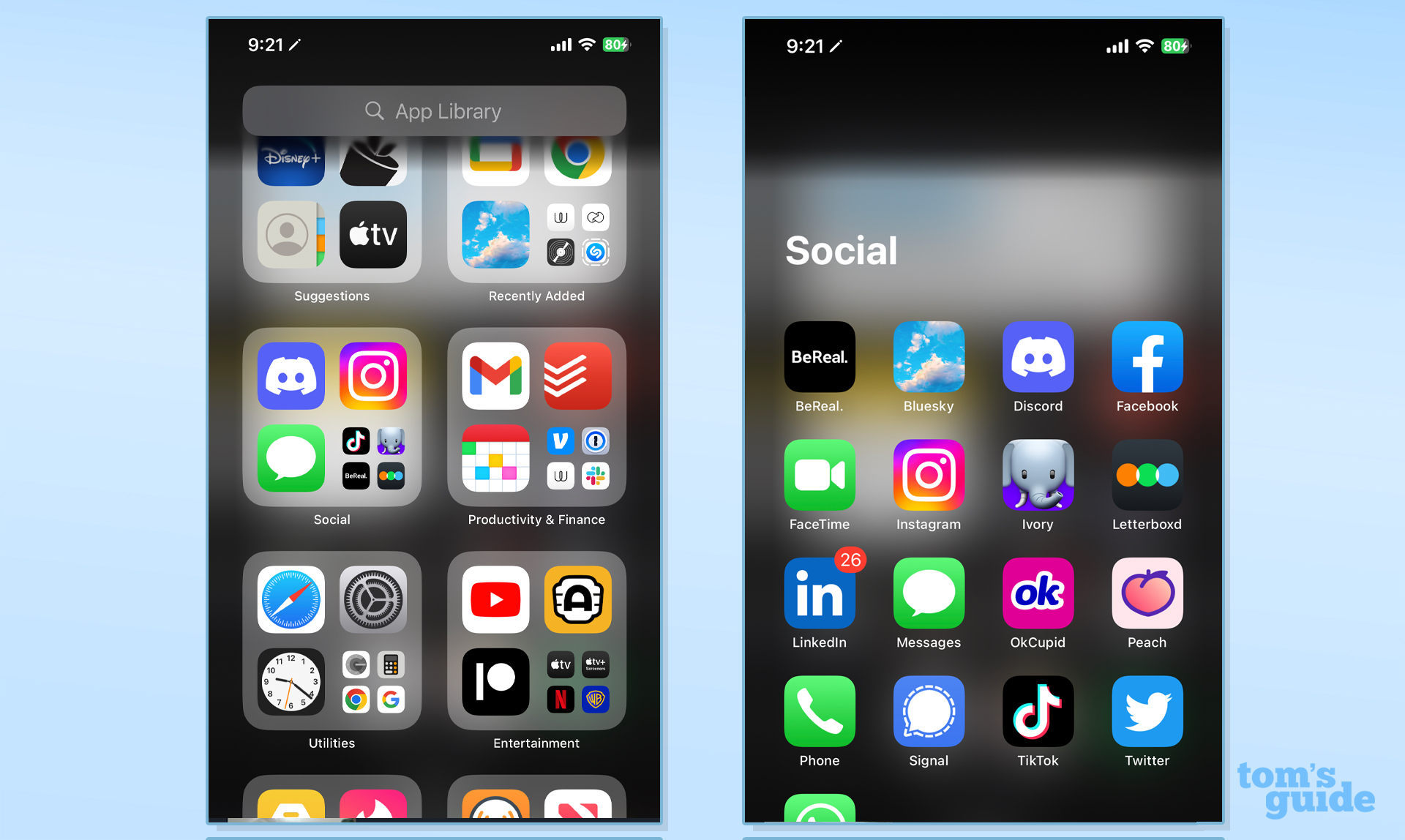(יב) תצוגת ספריית האפליקציות של iOS כוללת תיקיות חכמות עם הצעות (כגון דיסני פלוס ואנשי קשר), אפליקציות שנוספו לאחרונה (גוגל, כרום) וחברתיות (דיסקורד, אינסטגרם, הודעות) ו-(R) התצוגה של התיקיה החברתית שנפתחה , שיש לה אפליקציות כמו BeReal., Discord, Facebook, Instagram, Ivory ו-OKCupid).