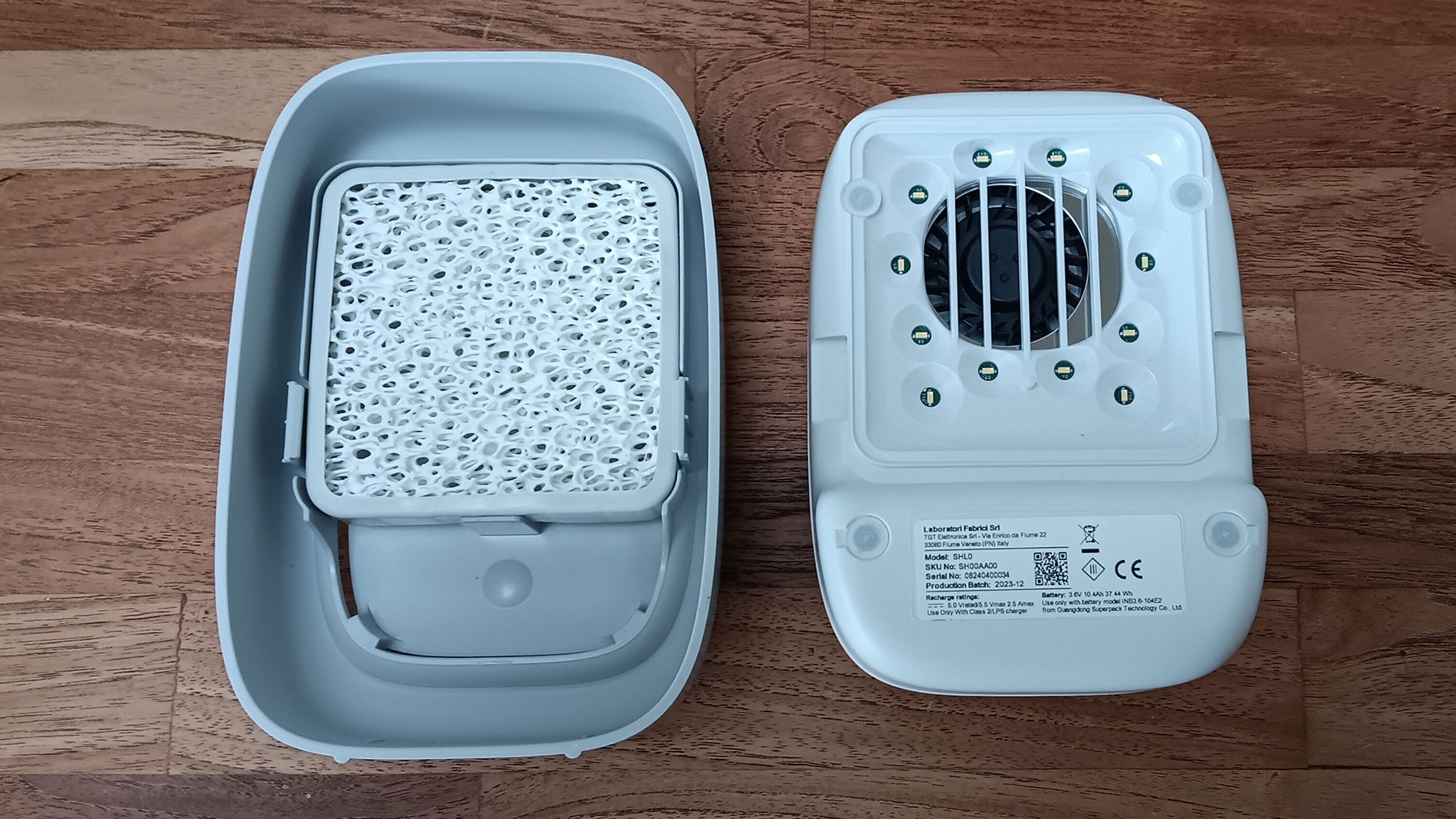 פנים של מכשיר Shelfy מציג חלקים ומסנן