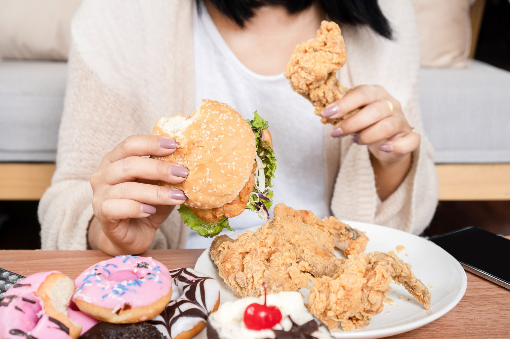 Study: Association of body mass index with progression from binge-eating behavior into binge-eating disorder among adolescents in the United States: A prospective analysis of pooled data. Image Credit: Doucefleur / Shutterstock.com