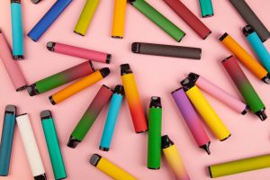 Study: Association of time spent on social media with youth cigarette smoking and e-cigarette use in the UK: a national longitudinal study. Image Credit: Master_foto/Shutterstock.com