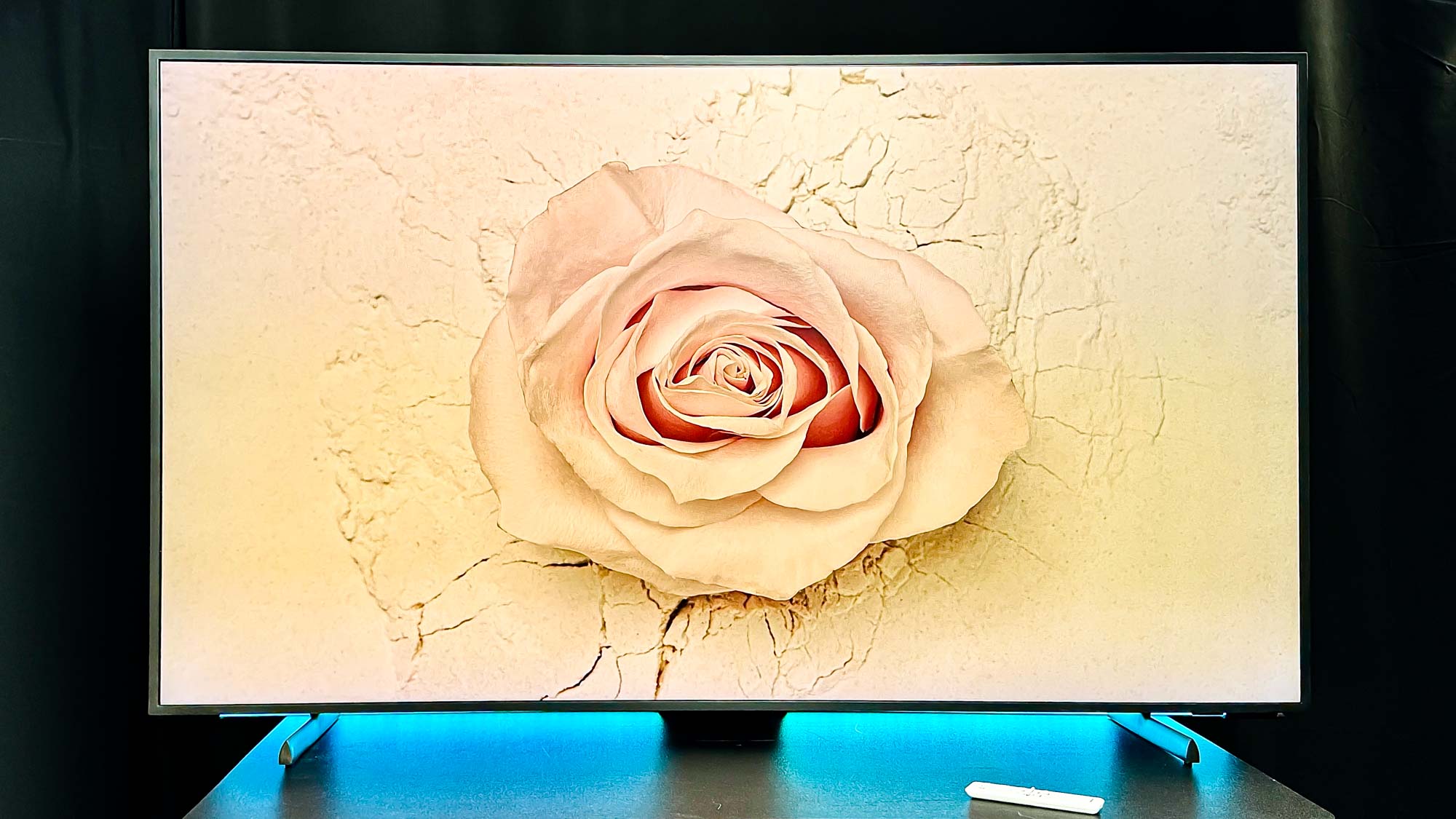 Samsung The Frame TV בסלון