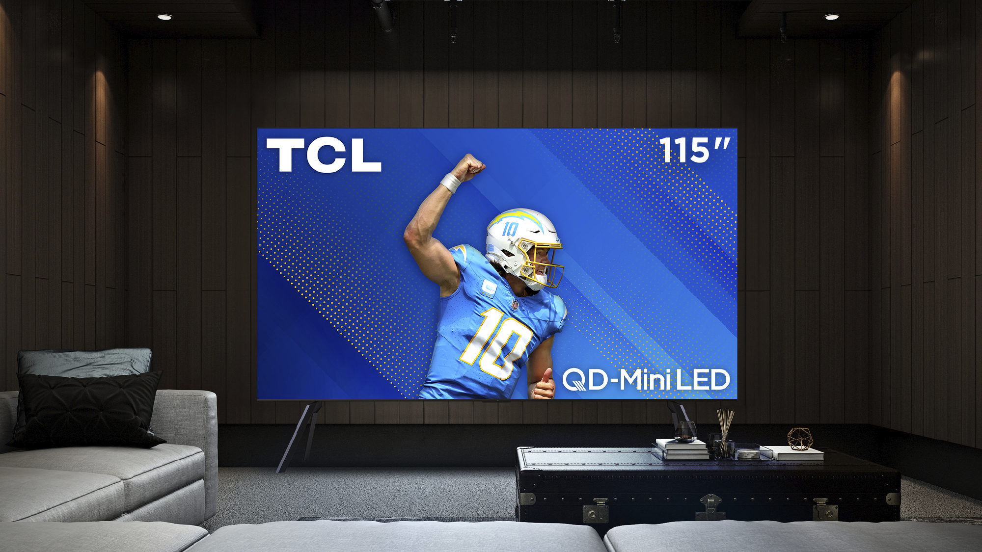 TCL Qm89 על מעמד בסלון