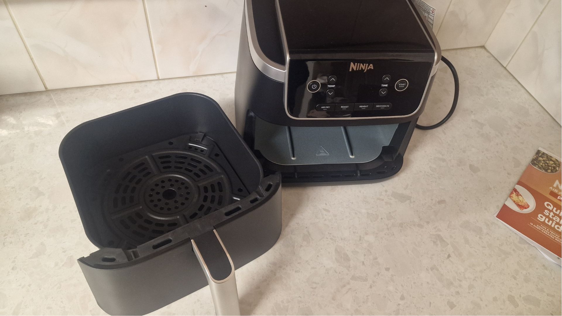 Ninja Air Fryer Pro 4-in-1 עם מגירה נשלפת החוצה