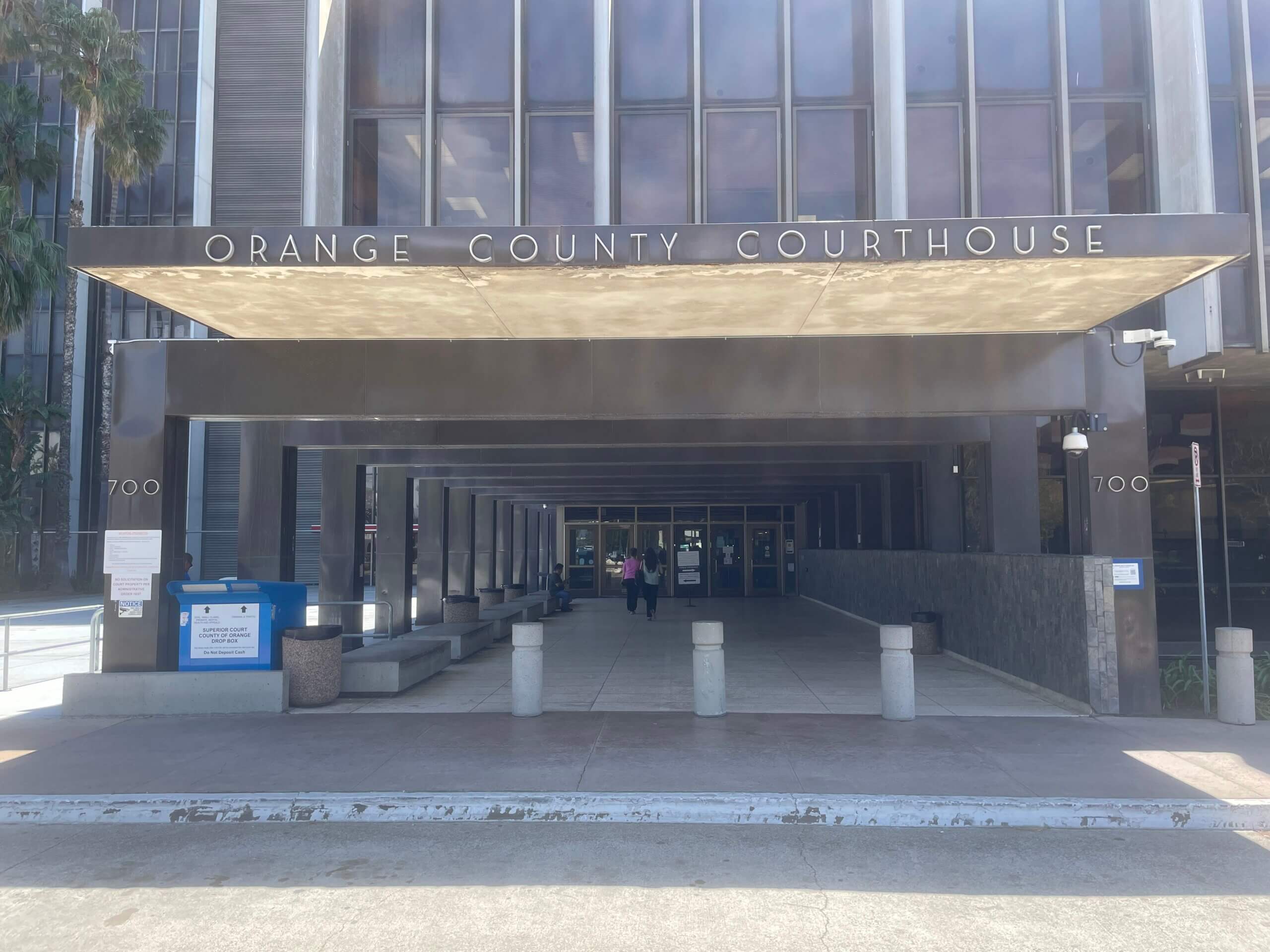 במשפט הרצח של בלייז ברנשטיין, אמו של הנאשם מעידה על ילדותו הבעייתית