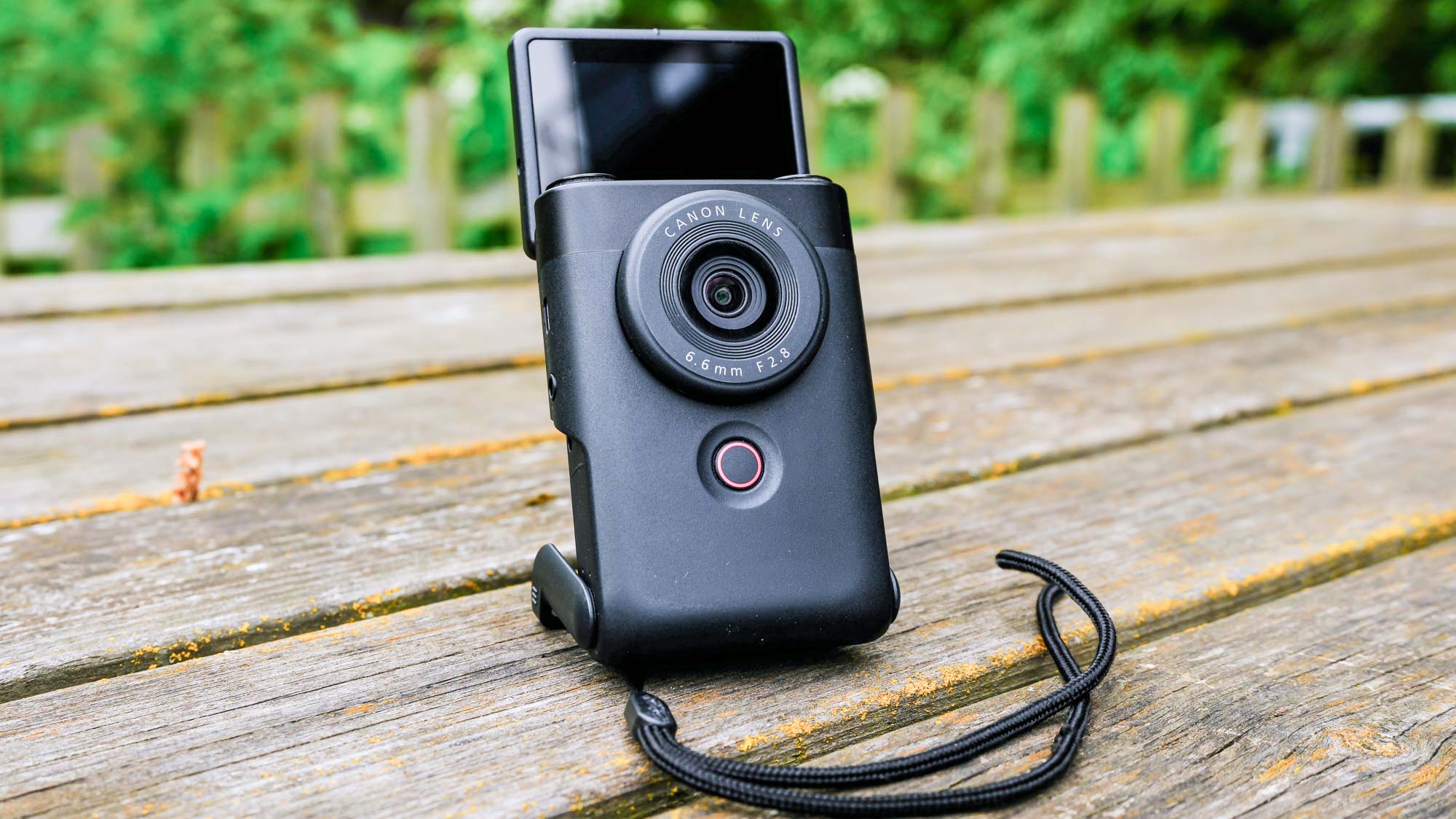 מצלמת ווlogg שחורה של Canon PowerShot V10