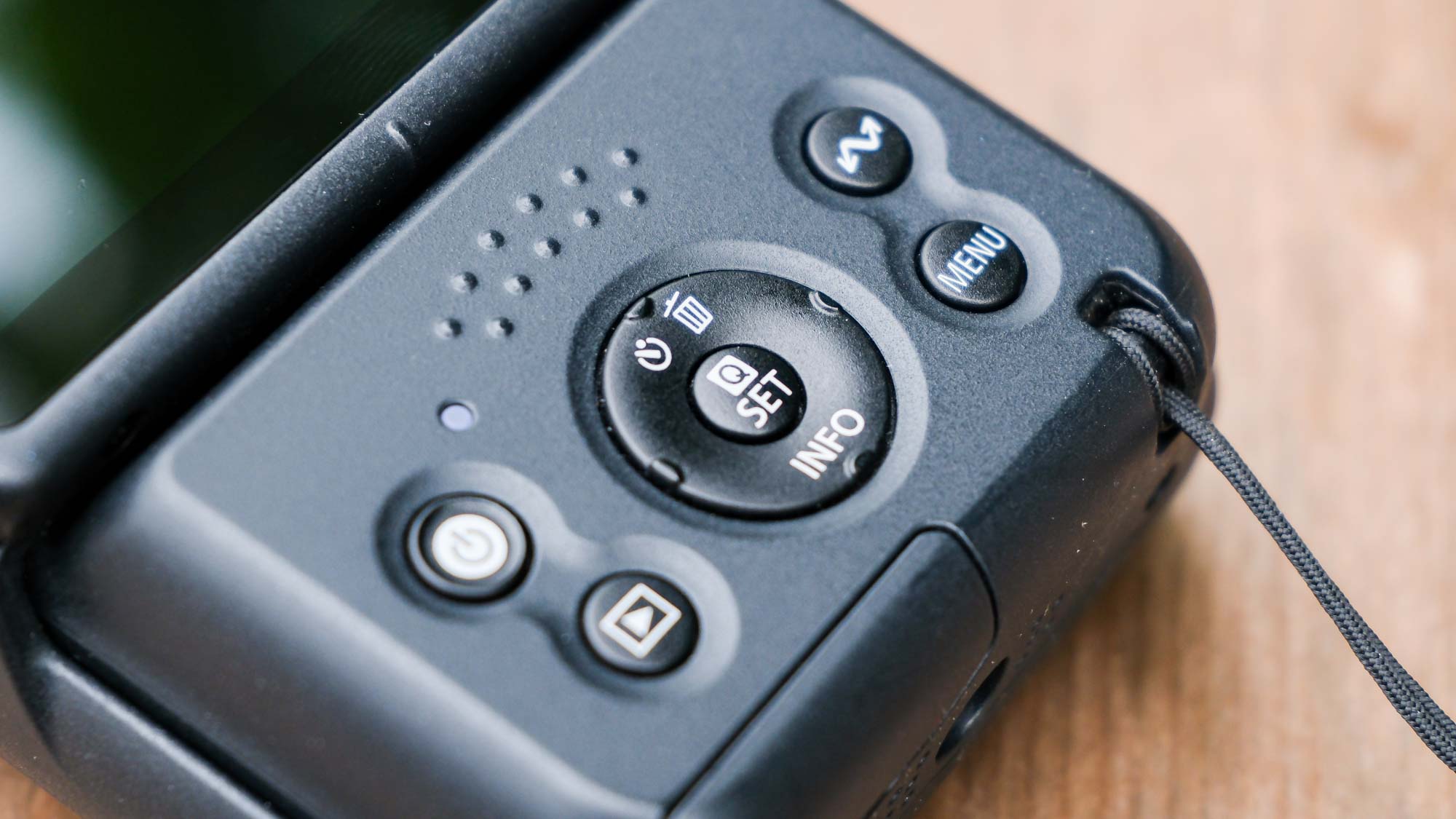 מצלמת ווlogg שחורה של Canon PowerShot V10