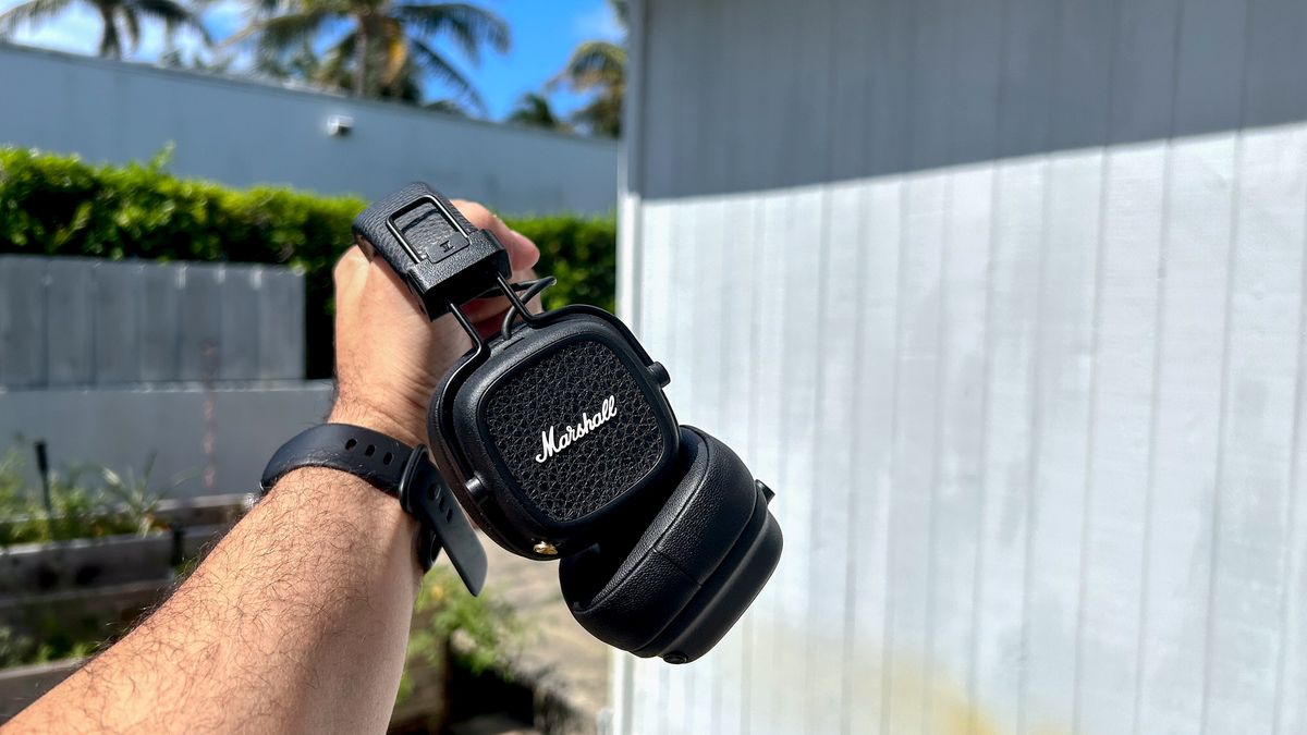 סקירת Marshall Major V: סאונד ייחודי ו-100+ שעות השמעה במחיר מצוין מאת Alex Bracetti פורסם ב-13 ביוני 24 לאוזניות האוזן האחרונות של Marshall יש את חיי הסוללה הארוכים ביותר שראינו ונשמעות טוב יותר מהרבה אלטרנטיבות אלחוטיות יוקרתיות, אבל נוחות ו הפונקציונליות יכולה להיות טובה יותר.