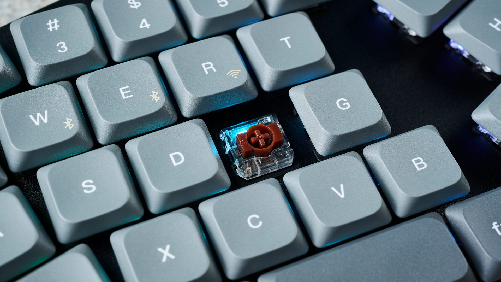 מקלדת ארגונומית אלחוטית Keychron K11 Max עם פריסה של 65% אליס