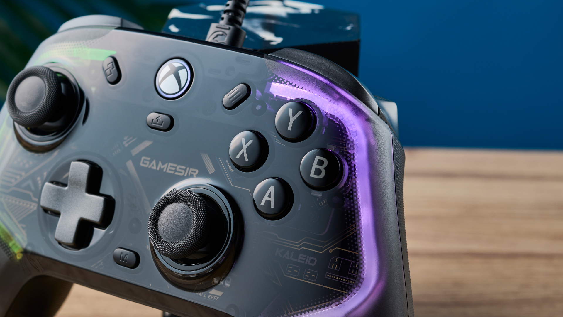 בקר ה-Xbox/PC המחובר של GameSir Kaleid, התמונה היא תקריב של כפתורי ABXY.