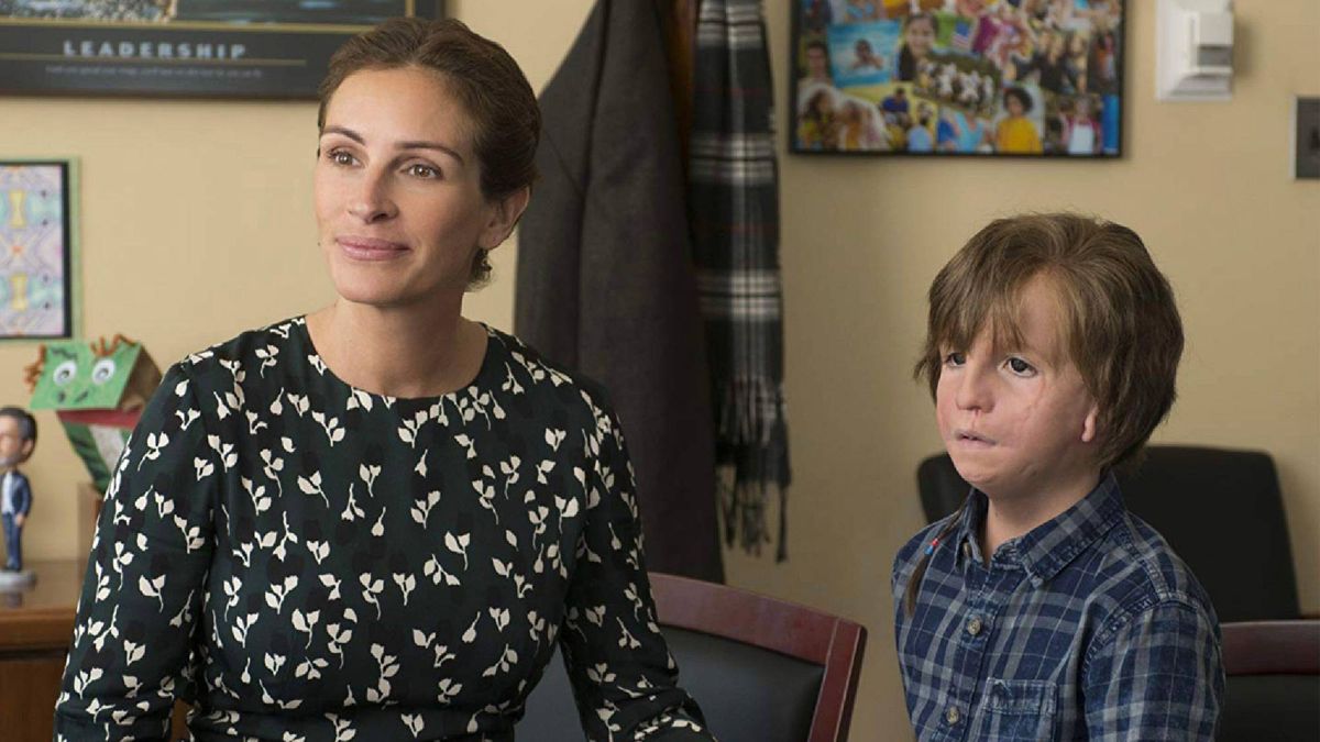 (L-R) Julia Roberts as Isabel Pullman and Jacob Tremblay as August