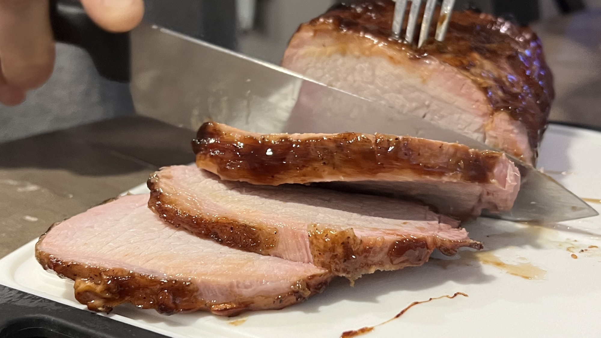 עשן BBQ חלצי חזיר חתוך לפרוסות