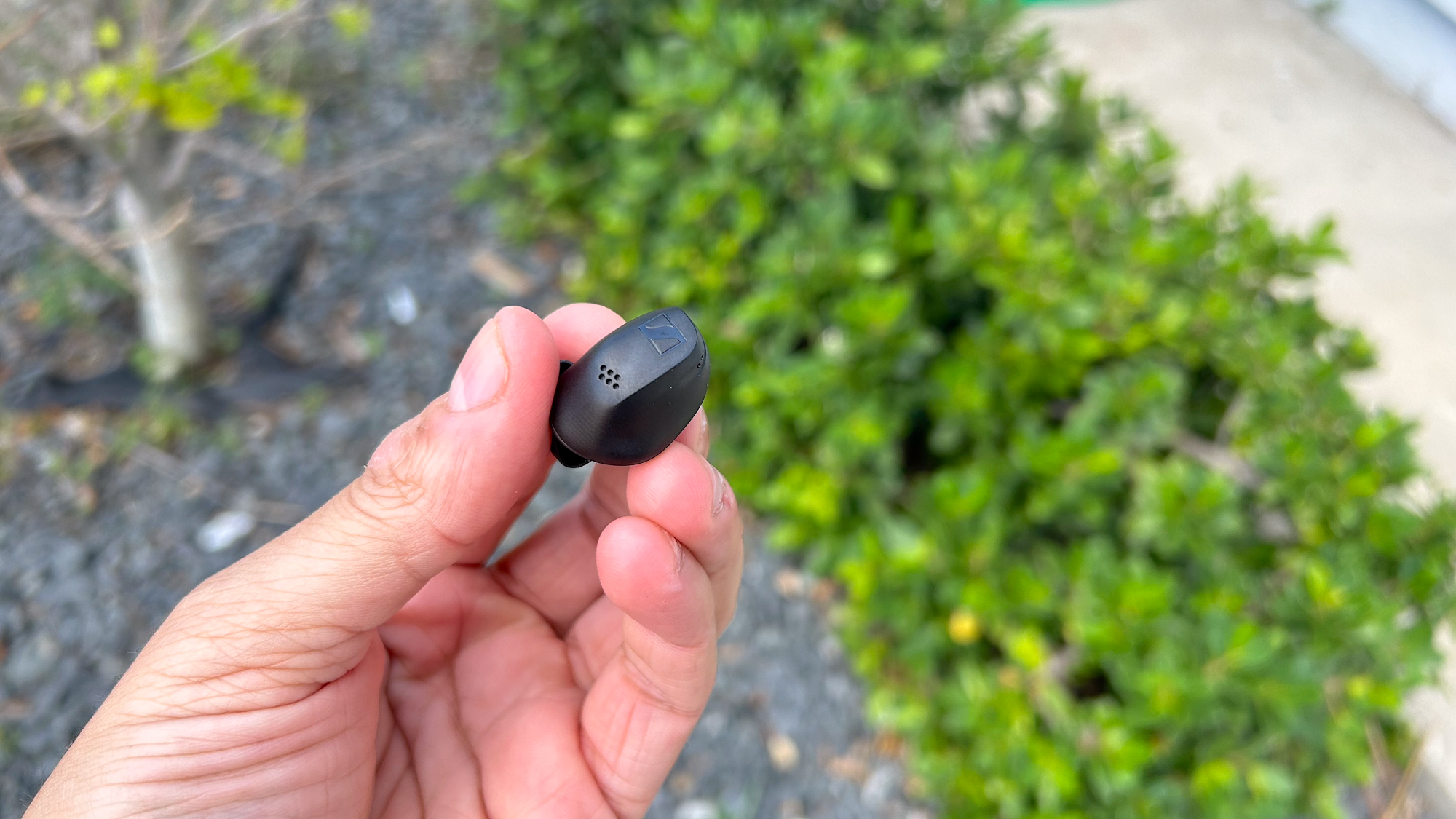 סקירת Sennheiser Accentum True Wireless מאת Alex Bracetti שפורסמה ב-17 ...