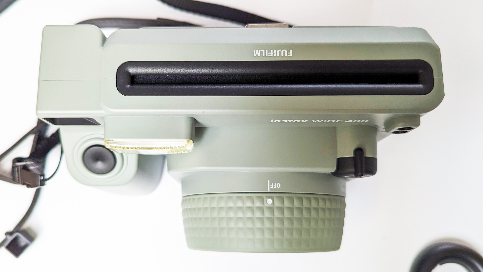 מצלמת Fujifilm Instax Wide 400 מיידית בצבע ירוק מרווה