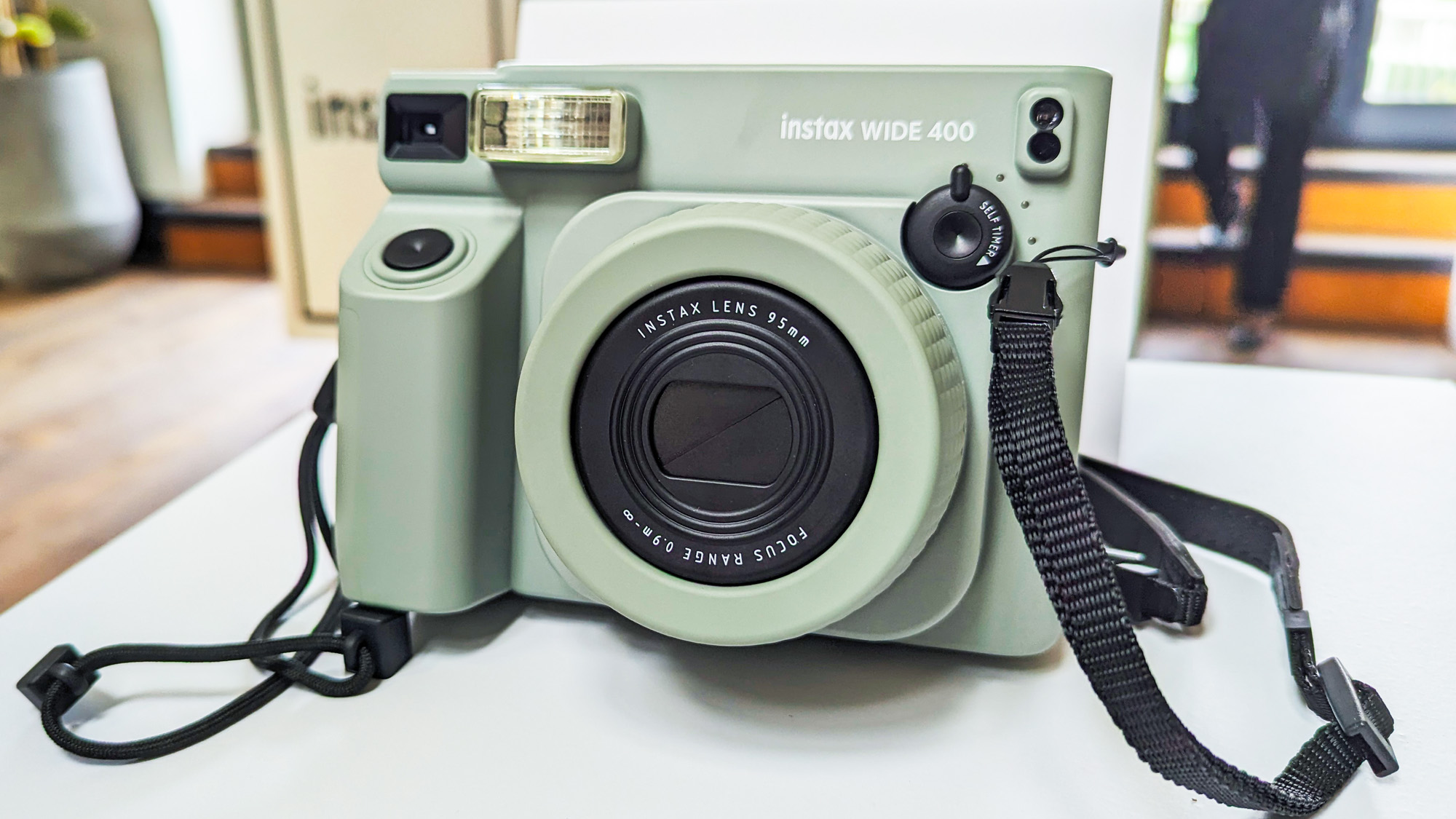מצלמת Fujifilm Instax Wide 400 מיידית בצבע ירוק מרווה