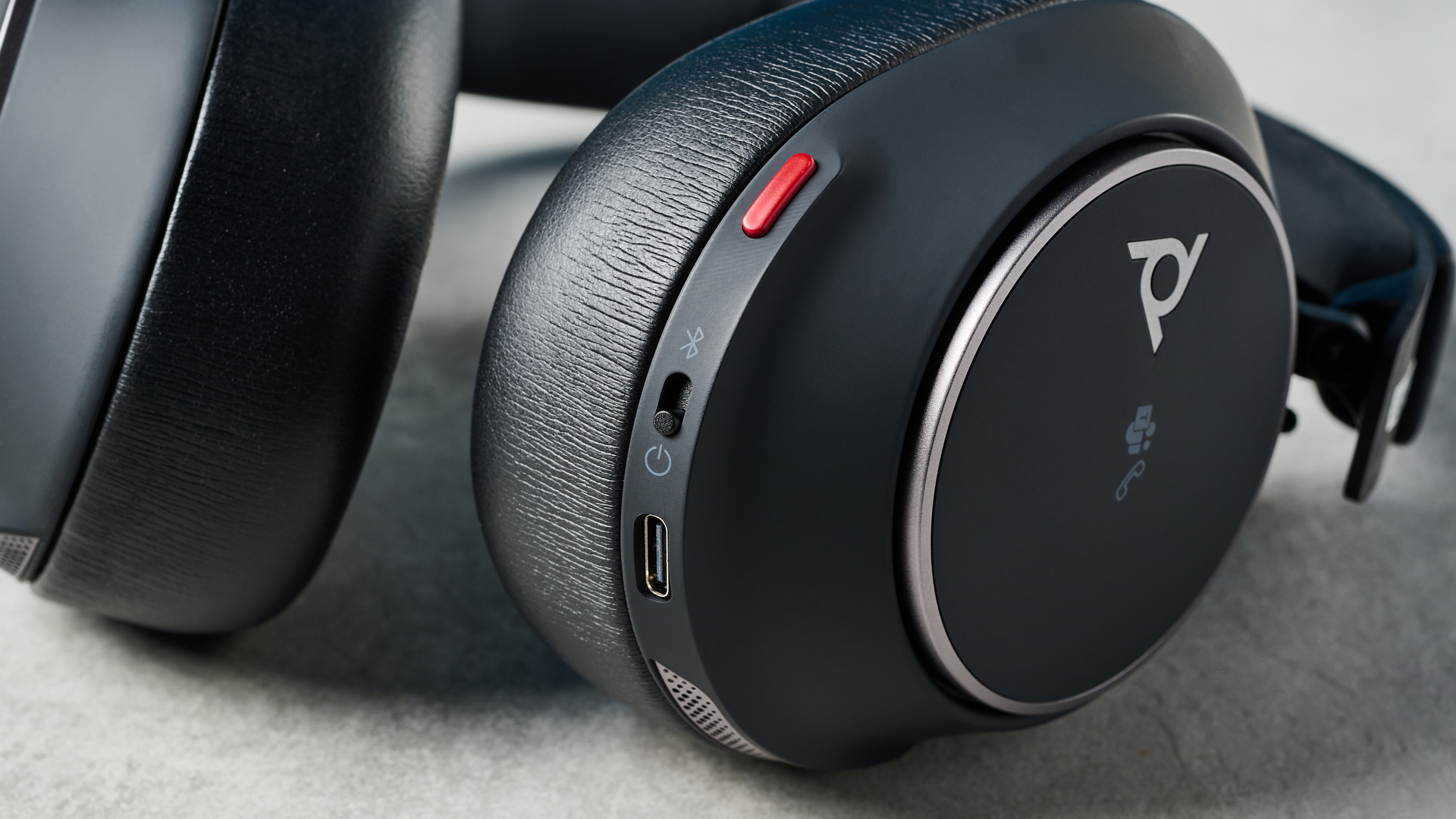 אוזניות HP Poly Voyager Surround 80 UC שחורות לעבודה תחילה