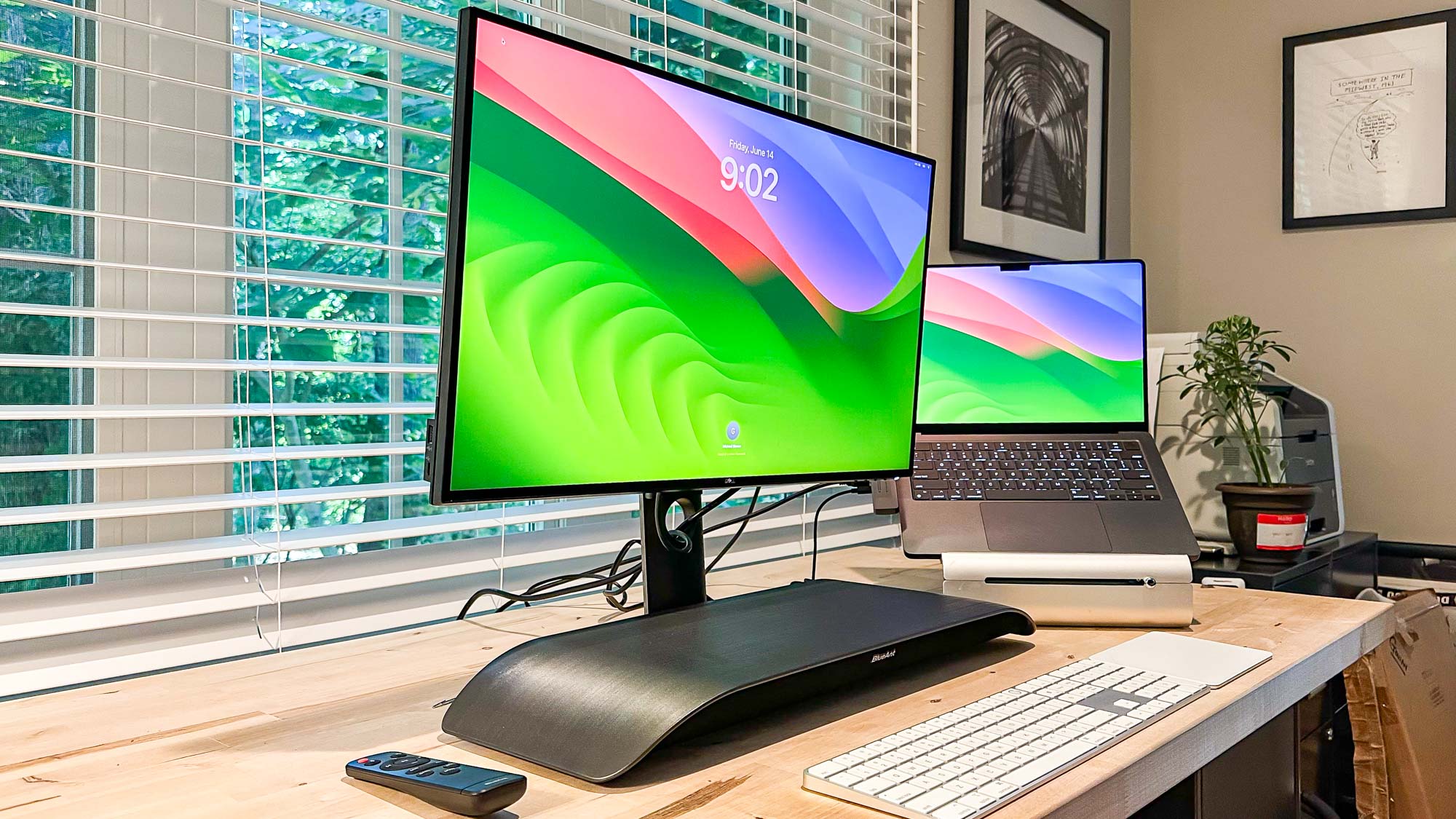 BlueAnt Soundblade מתחת למסך הצג