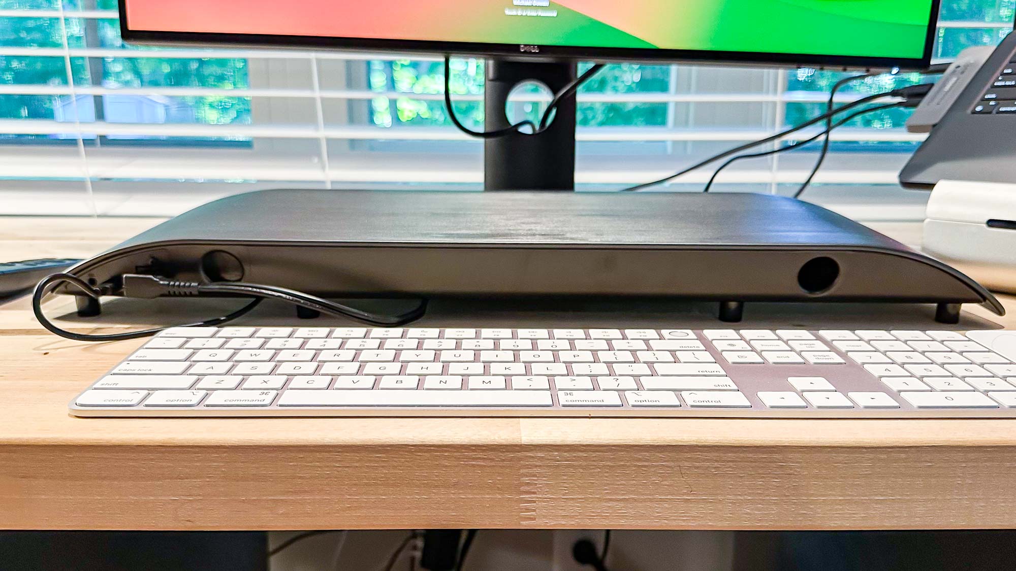 BlueAnt Soundblade מתחת למסך הצג