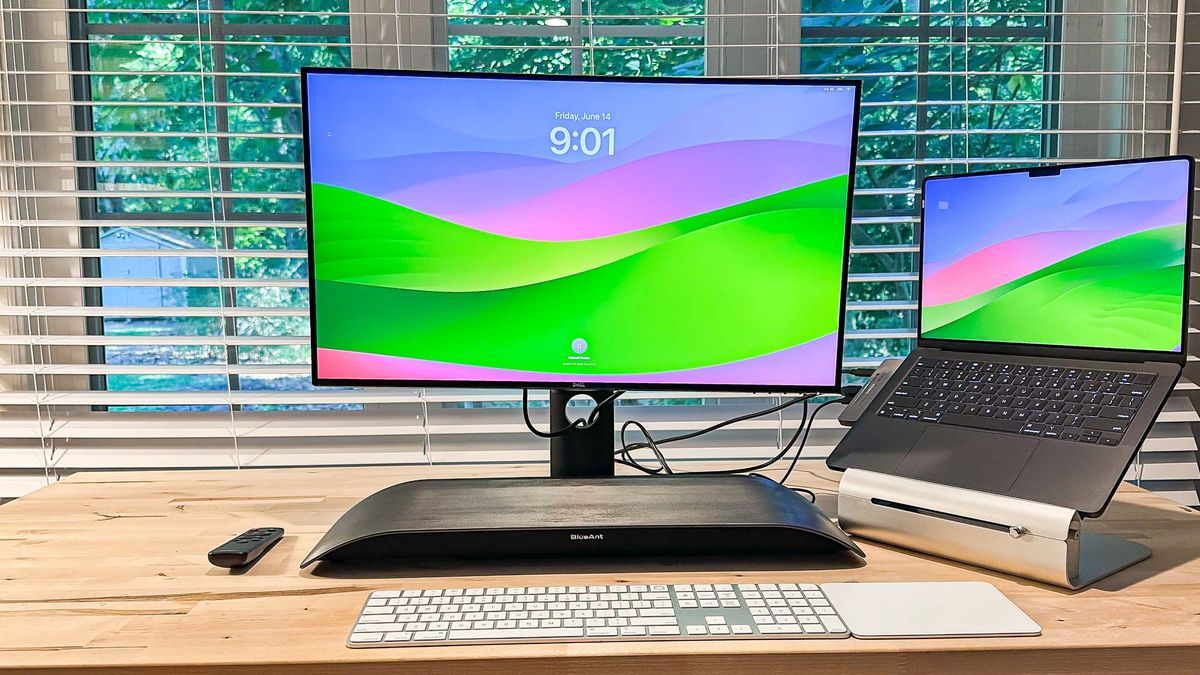 סקירת רמקולים BlueAnt Soundblade מאת Michael Gowan שפורסמה ב-20 ביוני 24 מערכת הרמקולים השולחניים מתחת למסך Soundblade של BlueAnt נראית נהדר ועובדת היטב עם סרטים ומשחקים, ומספקת קולות ברורים עם רמות בס טובות.