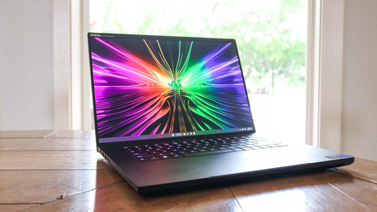 סקירת Razer Blade 16 (2024): מחשב נייד גיימינג נהדר עם שדרוג OLED גדול מאת Anthony Spadafora שפורסמה ב-23 ביוני 24. Razer Blade 16 (2024) חזר וטוב מתמיד הודות לפאנל ה-OLED החדש של 240Hz.