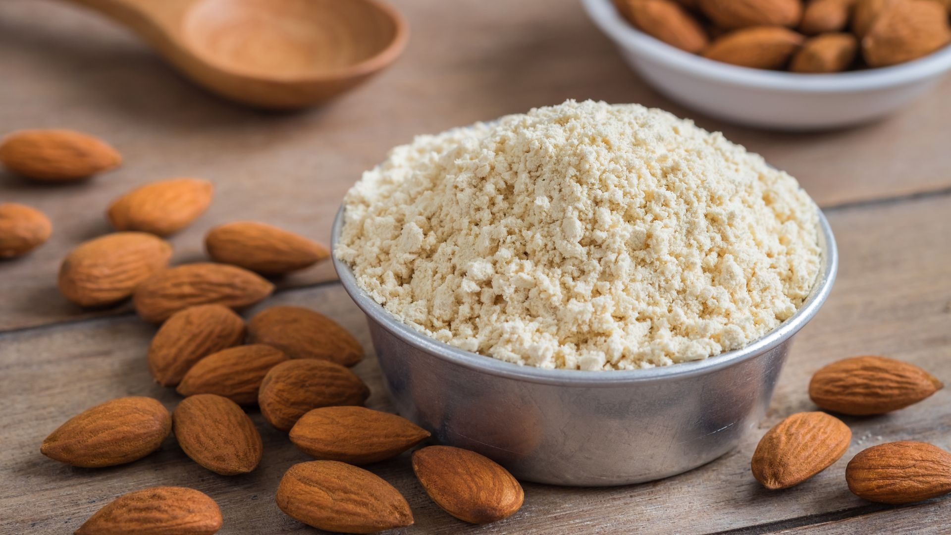 קערת שקדים טחונים