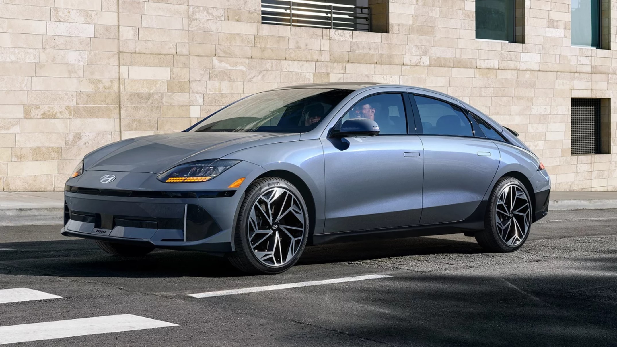 יונדאי איוניק 6