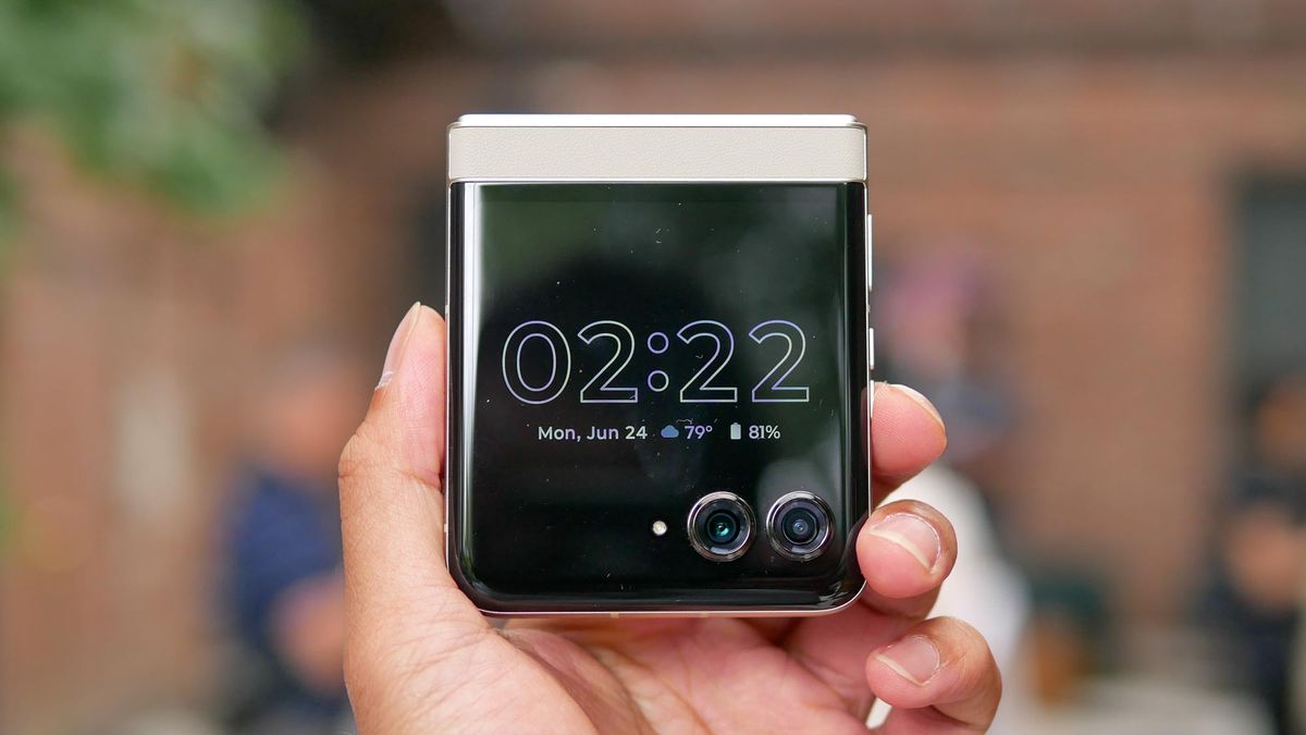 All the different colors of Motorola Razr 2024.